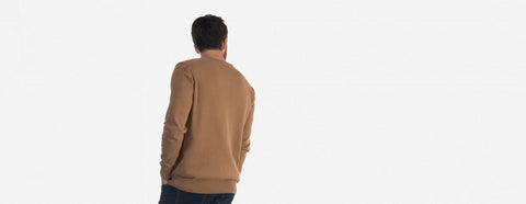 suéter gola v camel