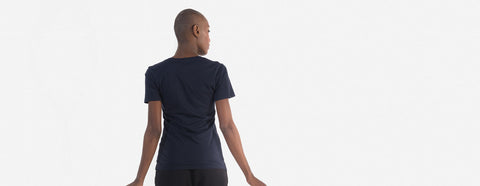 camiseta gola v manga curta marinho