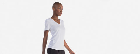 camiseta gola v manga curta branco