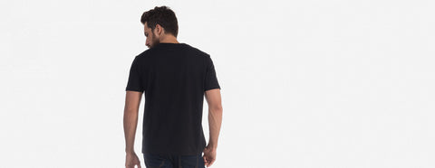 camiseta gola c manga curta preto