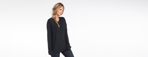 suéter gola v preto