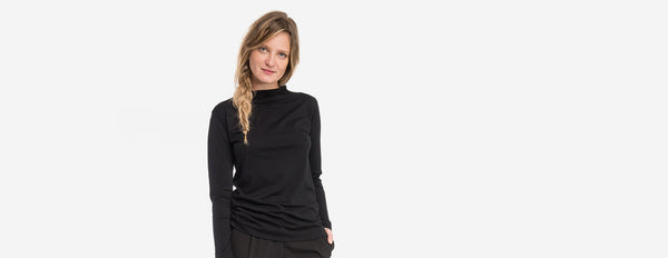 gola alta manga longa preto