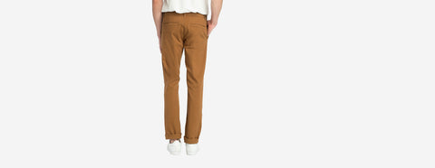 calça chino camel
