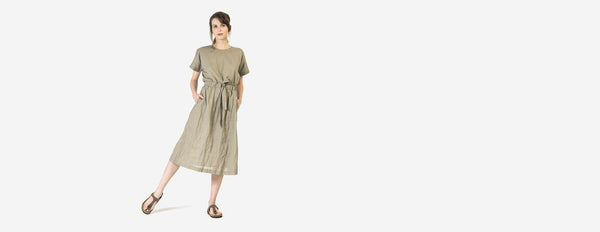 vestido de linho acinturado cerrado