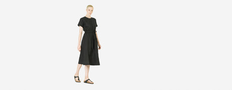 vestido de linho acinturado preto