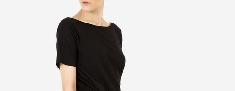 camiseta gola canoa manga curta preto