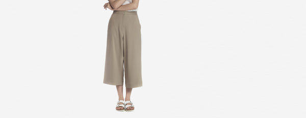 calça crepe pantalona midi argila