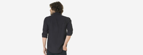 camisa de linho com bolso marinho