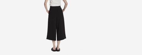 calça crepe pantalona midi preto