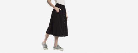 Saia crepe midi preto